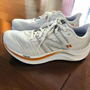 New Balance Women's Fuelcell Propel v4 Size 8B